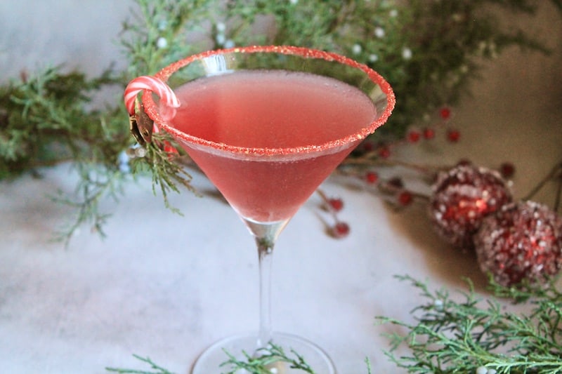 https://www.redwinedragons.com/wp-content/uploads/2022/11/easy-pomegranate-martini-christmas-cocktail-9.jpeg